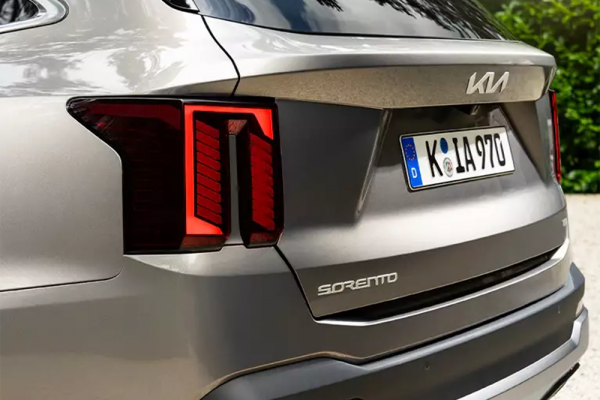Nahaufnahme der Rücklichter des Kia Sorento