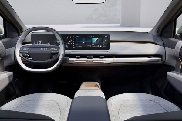 Die Ansicht der Innenausstattung des Kia EV3 von der Rückbank